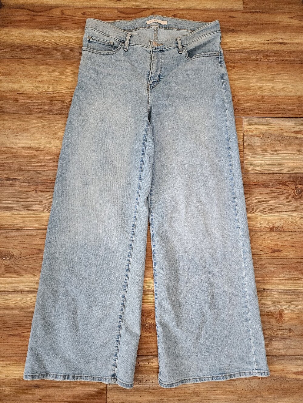 Levi's 318 Shaping Wide-leg Women's Jeans 32 Light Wash